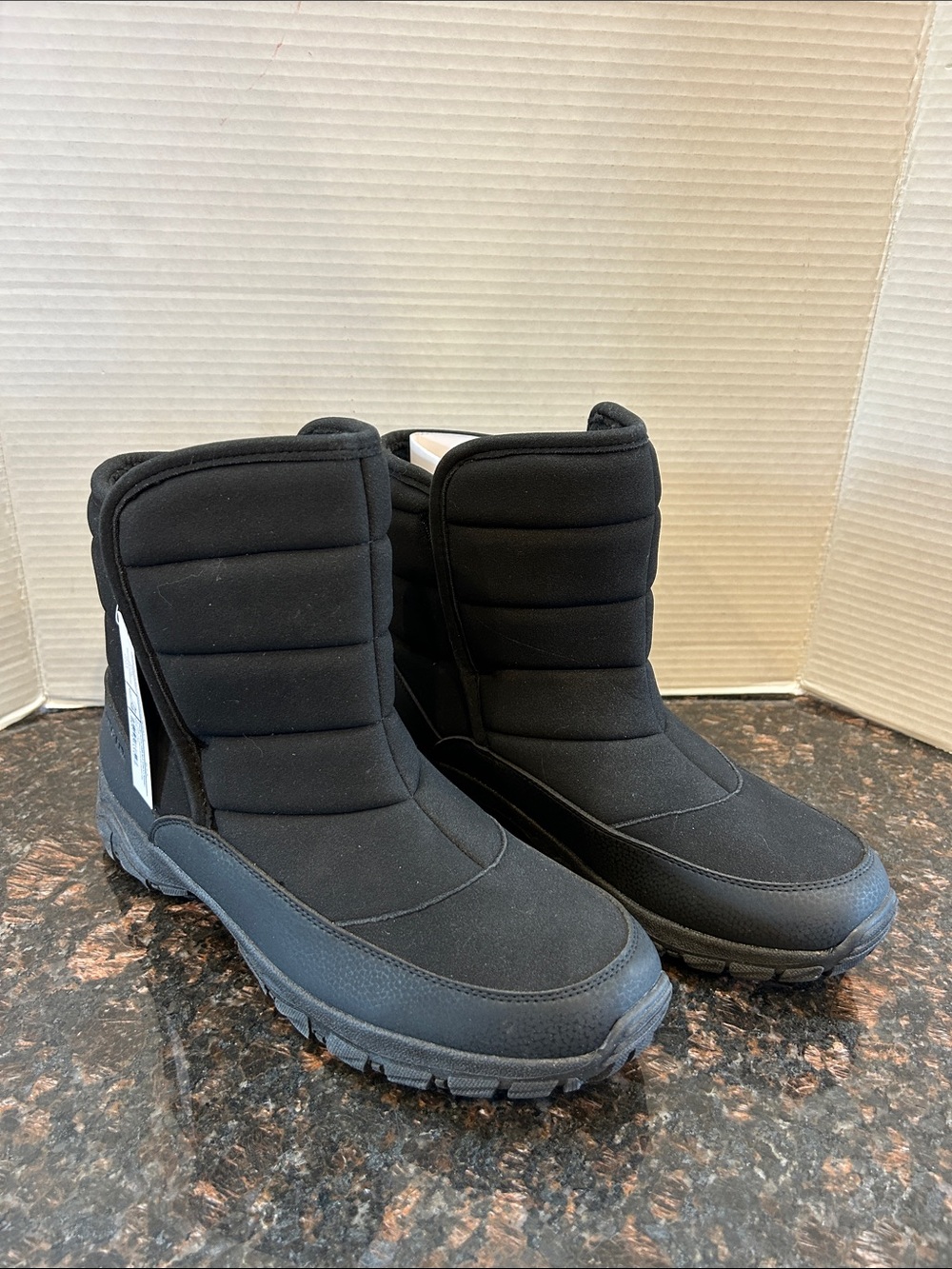 New Men’s Lands End Black Quilted Winter Ankle Boots Size 9.5